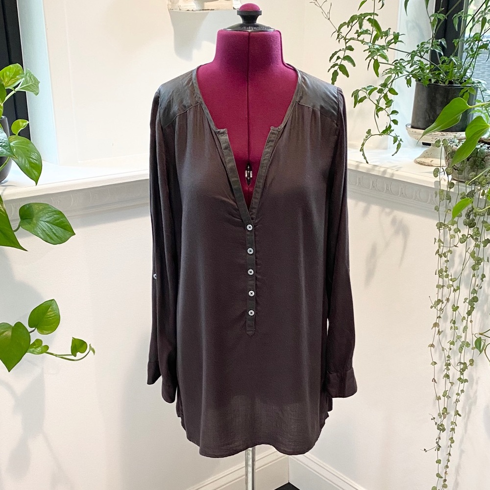 Soft by Joie 🤍 deep green/gray top